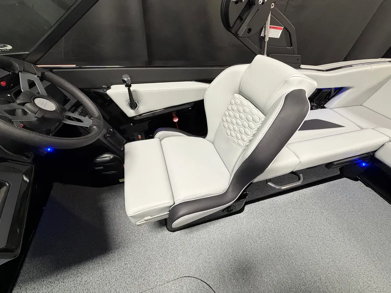 Slide: The Image of MasterCraft NXT22 2026 - 63