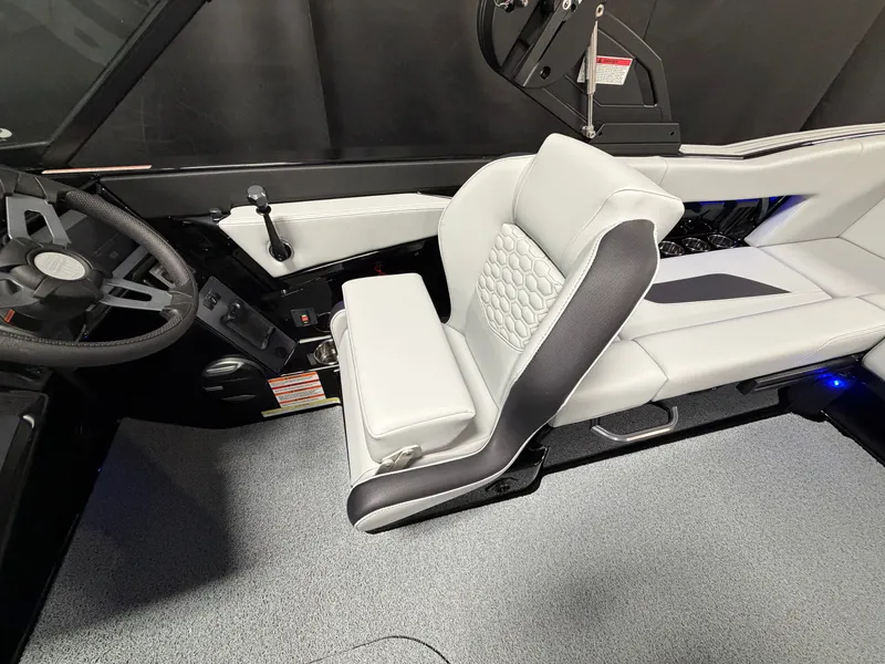 Slide: The Image of MasterCraft NXT22 2026 - 64