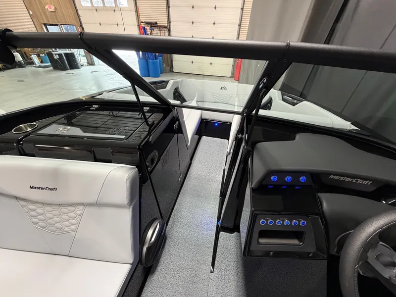 Slide: The Image of MasterCraft NXT22 2026 - 75
