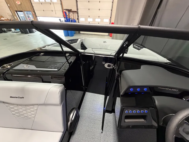 Slide: The Image of MasterCraft NXT22 2026 - 76