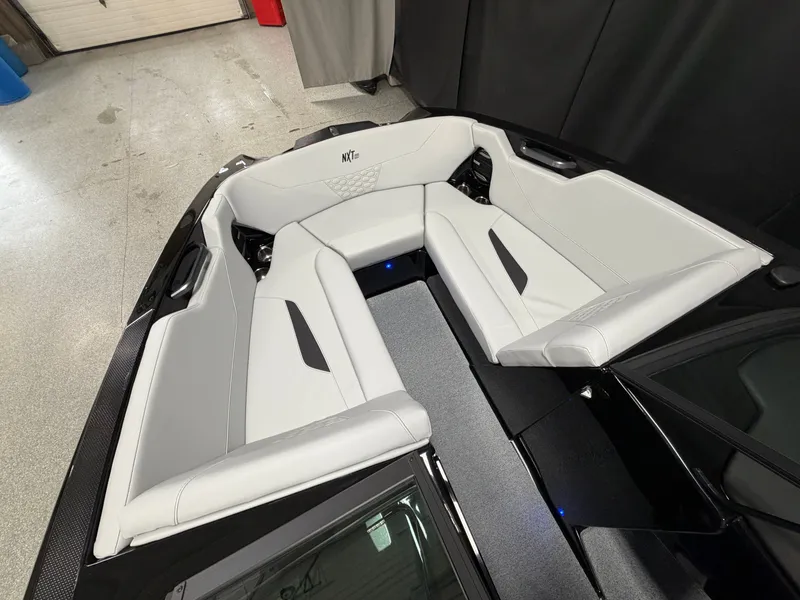 Slide: The Image of MasterCraft NXT22 2026 - 77