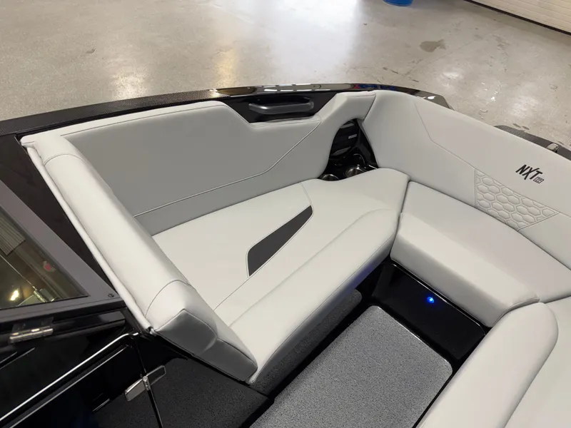 Slide: The Image of MasterCraft NXT22 2026 - 78