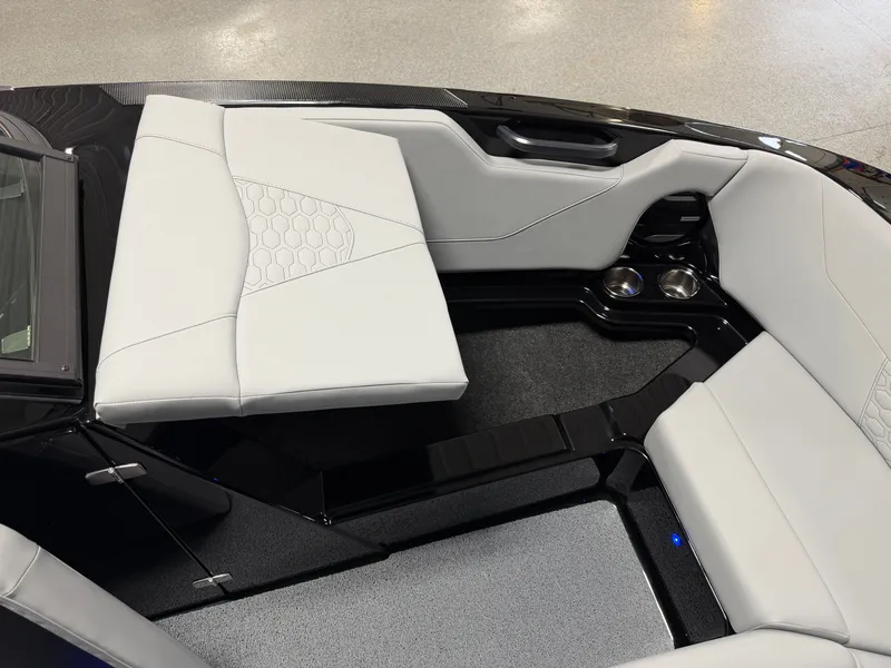 Slide: The Image of MasterCraft NXT22 2026 - 79