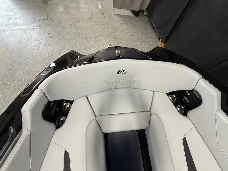 Slide: The Image of MasterCraft NXT22 2026 - 82