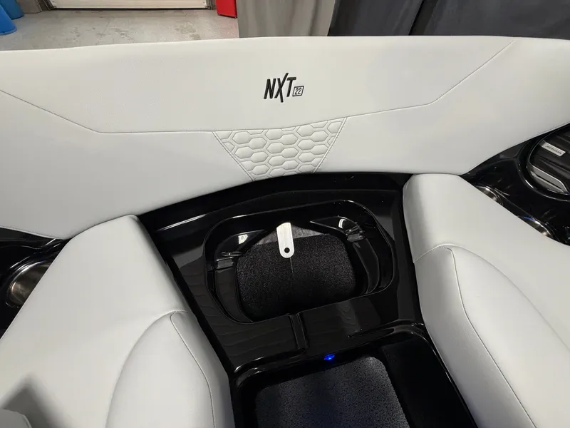 Slide: The Image of MasterCraft NXT22 2026 - 84