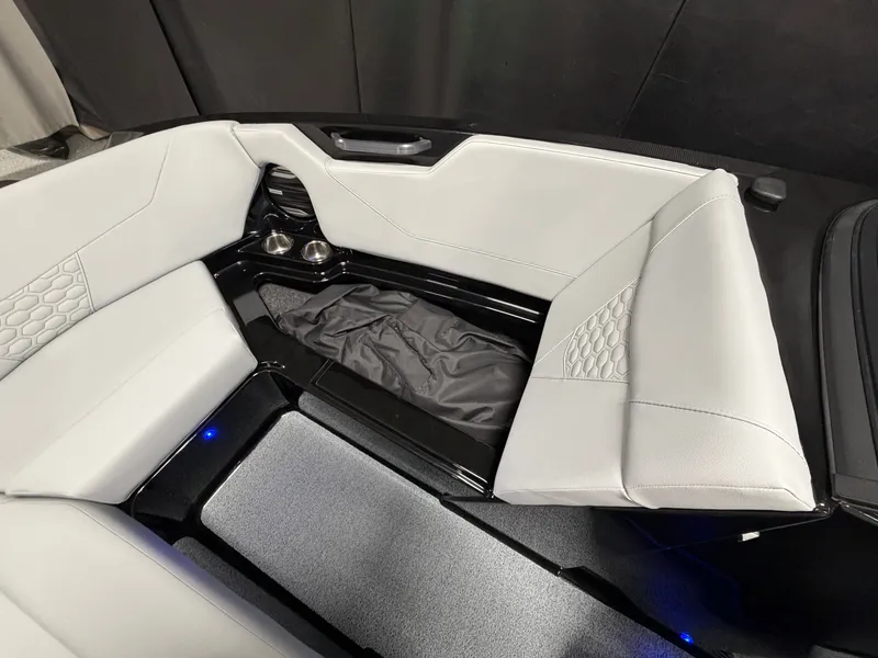 Slide: The Image of MasterCraft NXT22 2026 - 88