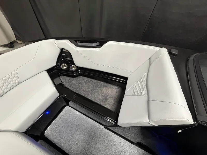 Slide: The Image of MasterCraft NXT22 2026 - 89