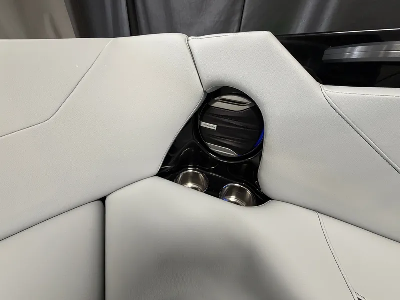 Slide: The Image of MasterCraft NXT22 2026 - 90