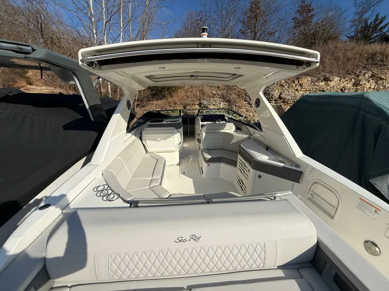 Slide: The Image of Sea Ray SLX 310 2026 - 12
