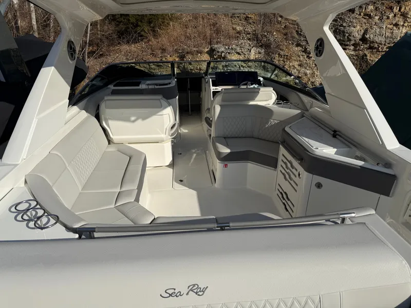 Slide: The Image of Sea Ray SLX 310 2026 - 13