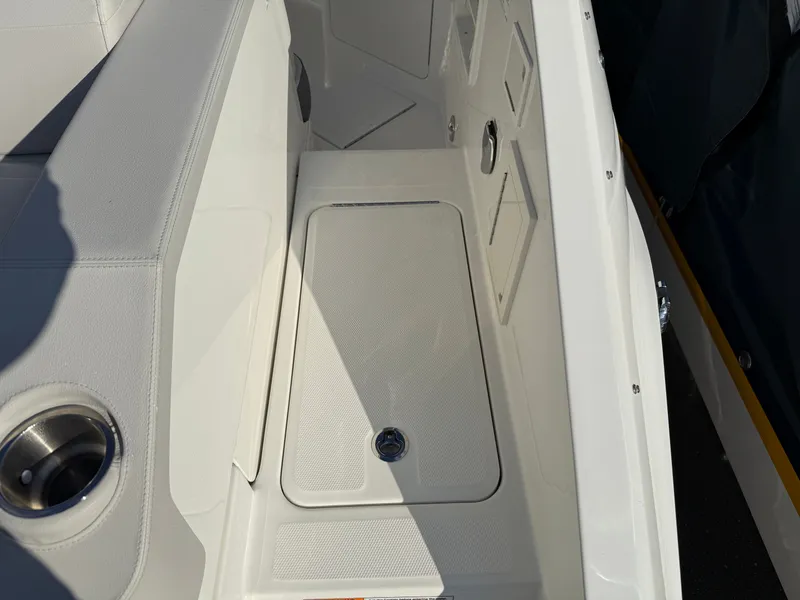 Slide: The Image of Sea Ray SLX 310 2026 - 14