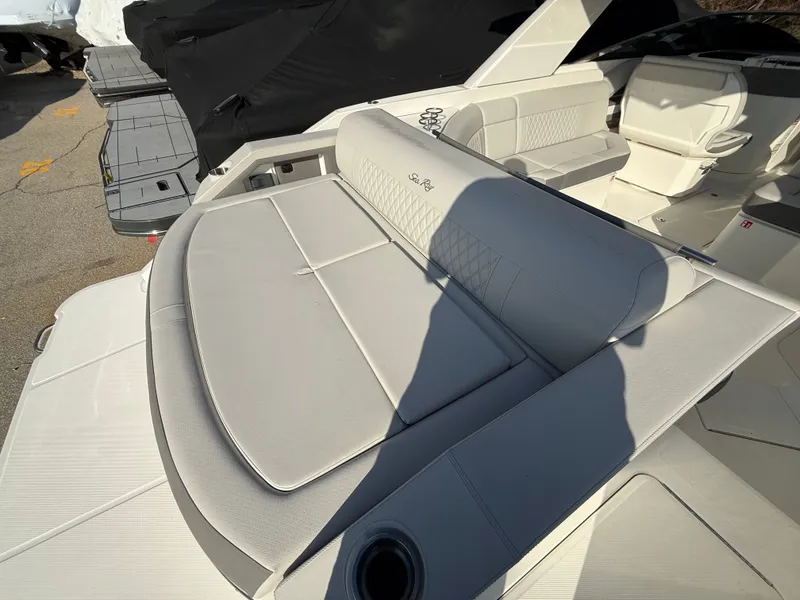 Slide: The Image of Sea Ray SLX 310 2026 - 17