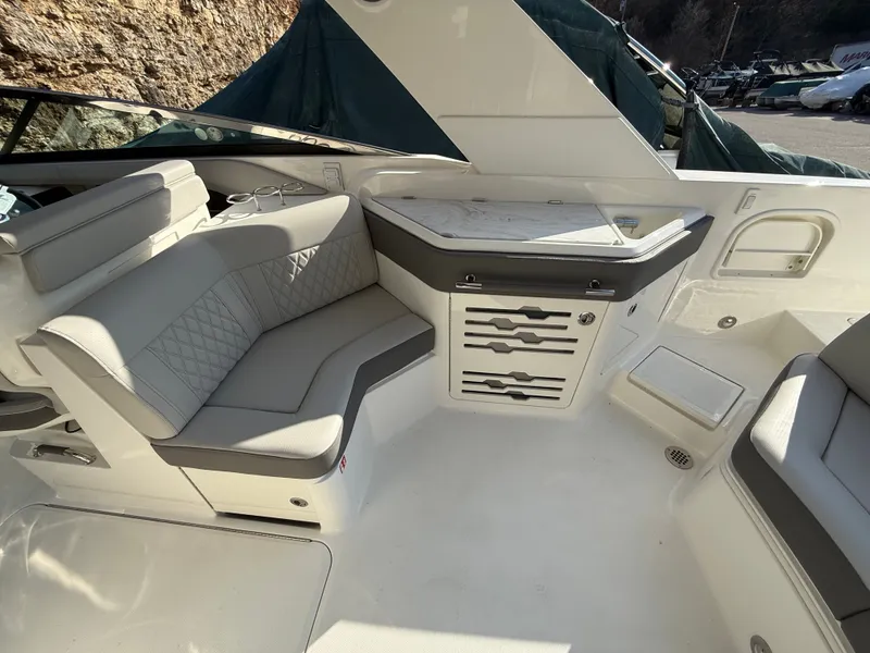Slide: The Image of Sea Ray SLX 310 2026 - 20