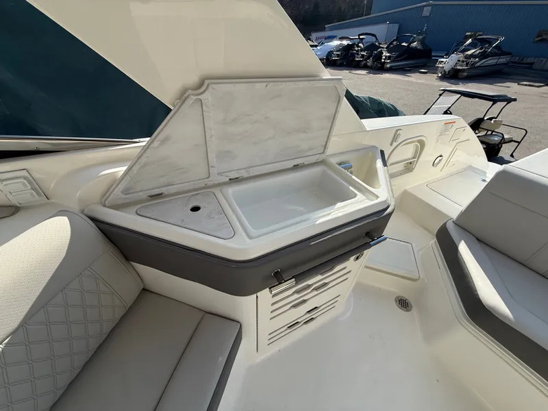 Slide: The Image of Sea Ray SLX 310 2026 - 21