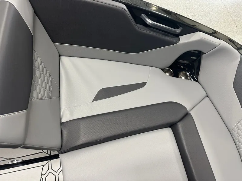 Slide: The Image of MasterCraft NXT22 2026 - 74