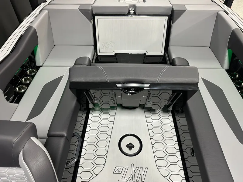 Slide: The Image of MasterCraft NXT22 2026 - 27