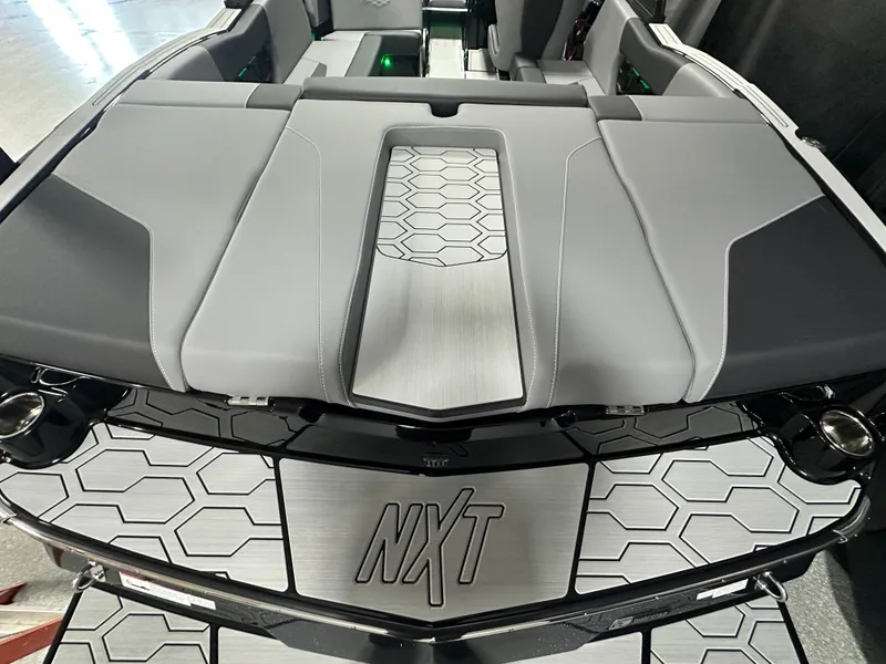 Slide: The Image of MasterCraft NXT22 2026 - 15