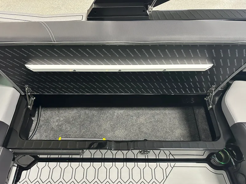 Slide: The Image of MasterCraft NXT22 2026 - 50