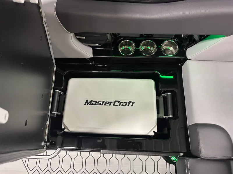 Slide: The Image of MasterCraft NXT22 2026 - 36