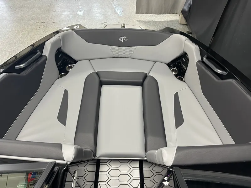 Slide: The Image of MasterCraft NXT22 2026 - 72