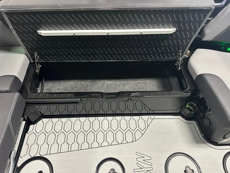 Slide: The Image of MasterCraft NXT22 2026 - 49