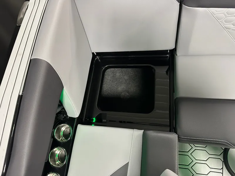 Slide: The Image of MasterCraft NXT22 2026 - 41