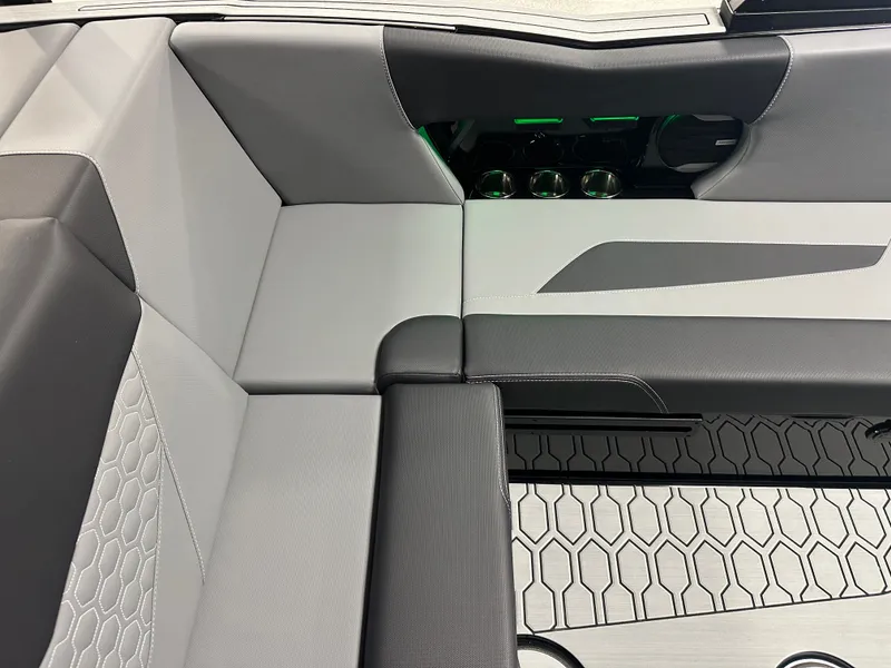 Slide: The Image of MasterCraft NXT22 2026 - 43