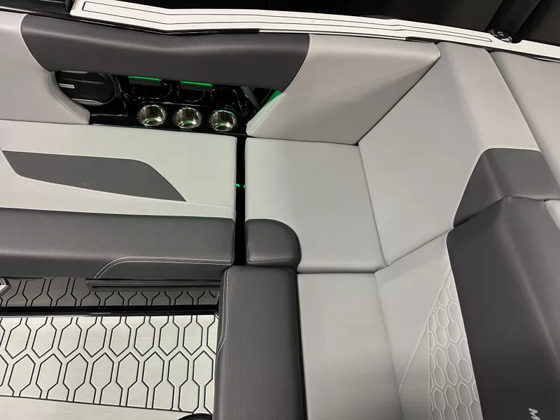 Slide: The Image of MasterCraft NXT22 2026 - 40