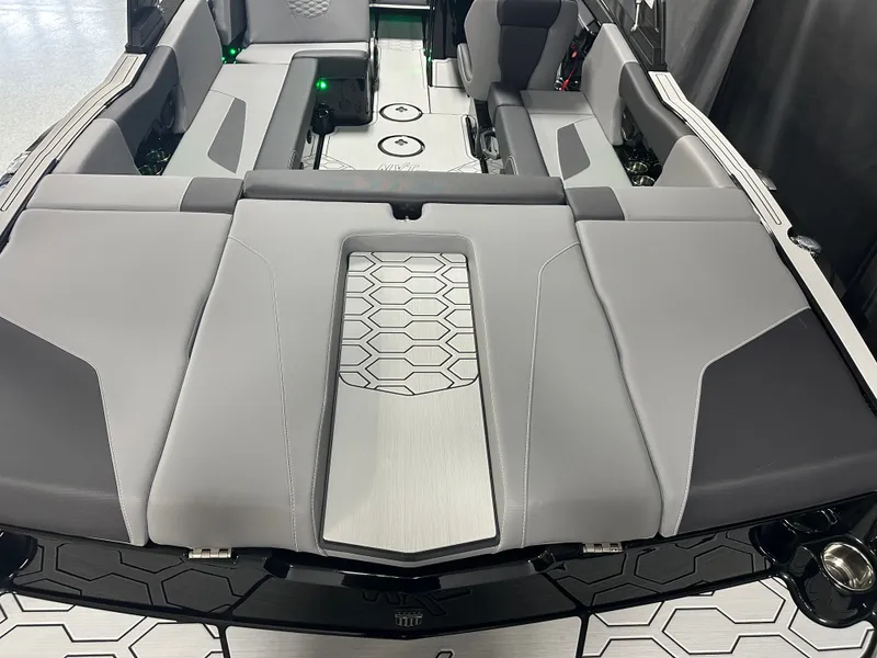 Slide: The Image of MasterCraft NXT22 2026 - 16