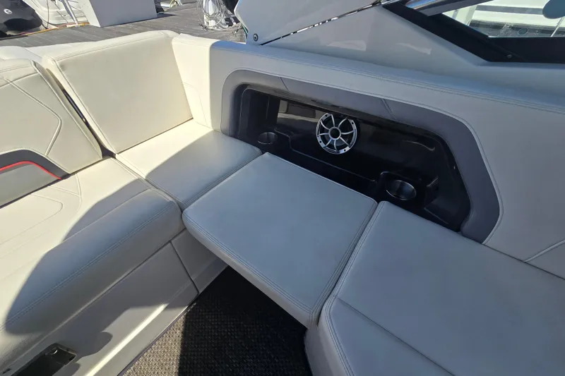 Slide: The Image of Luxurious seating area on a 2014 Monterey 288 Super Sport boat. - 23