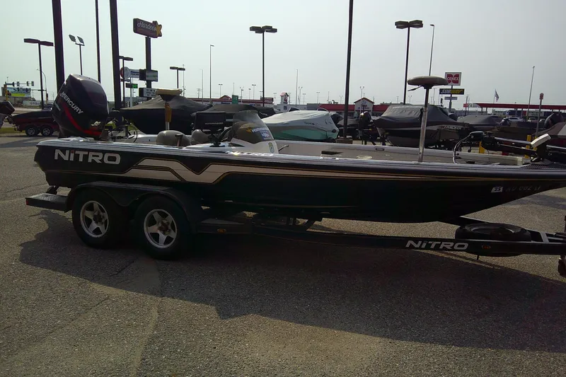 Slide: The Image of 1997 Nitro Savage 896 boat on trailer in parking lot. - 5