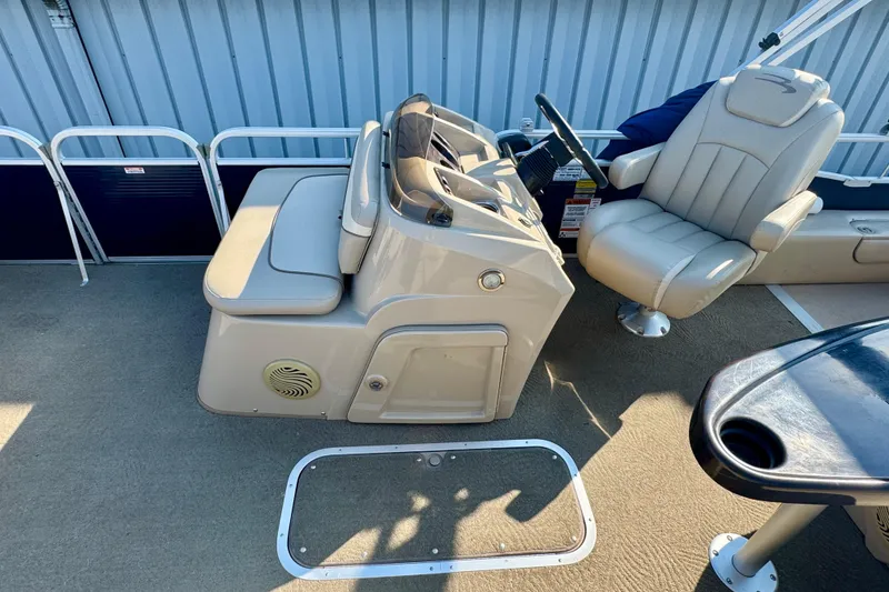 Slide: The Image of 2015 Bennington 24 SFX boat interior with helm, captain's chair, and seating area. - 22
