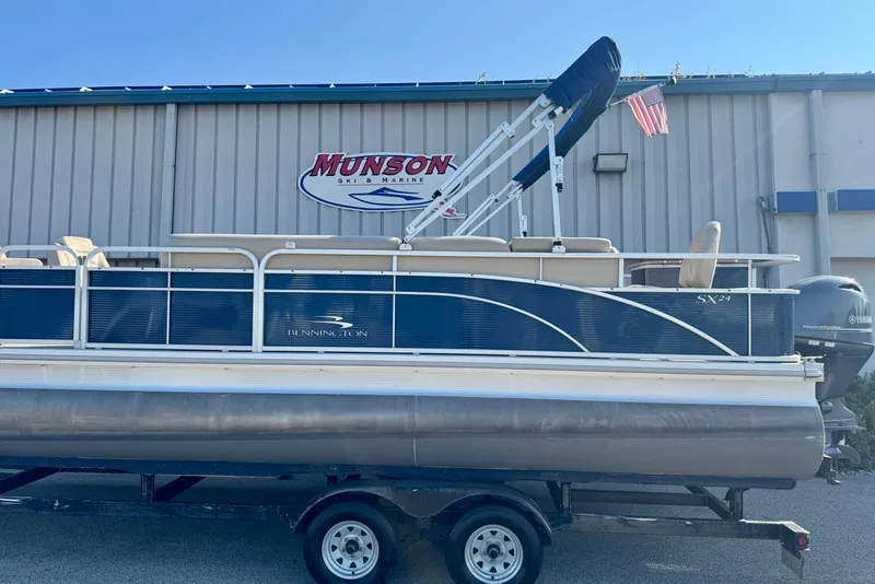 Slide: The Image of 2015 Bennington 24 SFX pontoon boat on trailer at Munson Ski & Marine. - 5