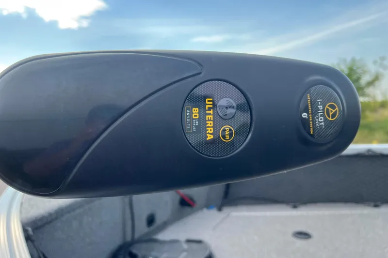 Slide: The Image of Close-up of Ulterra i-Pilot Link system on 2023 Alumacraft Voyageur 175 SC boat. - 9