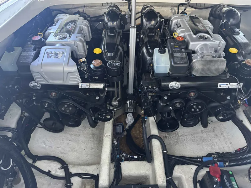 Slide: The Image of Sea Ray 350 SLX 2020 - 12