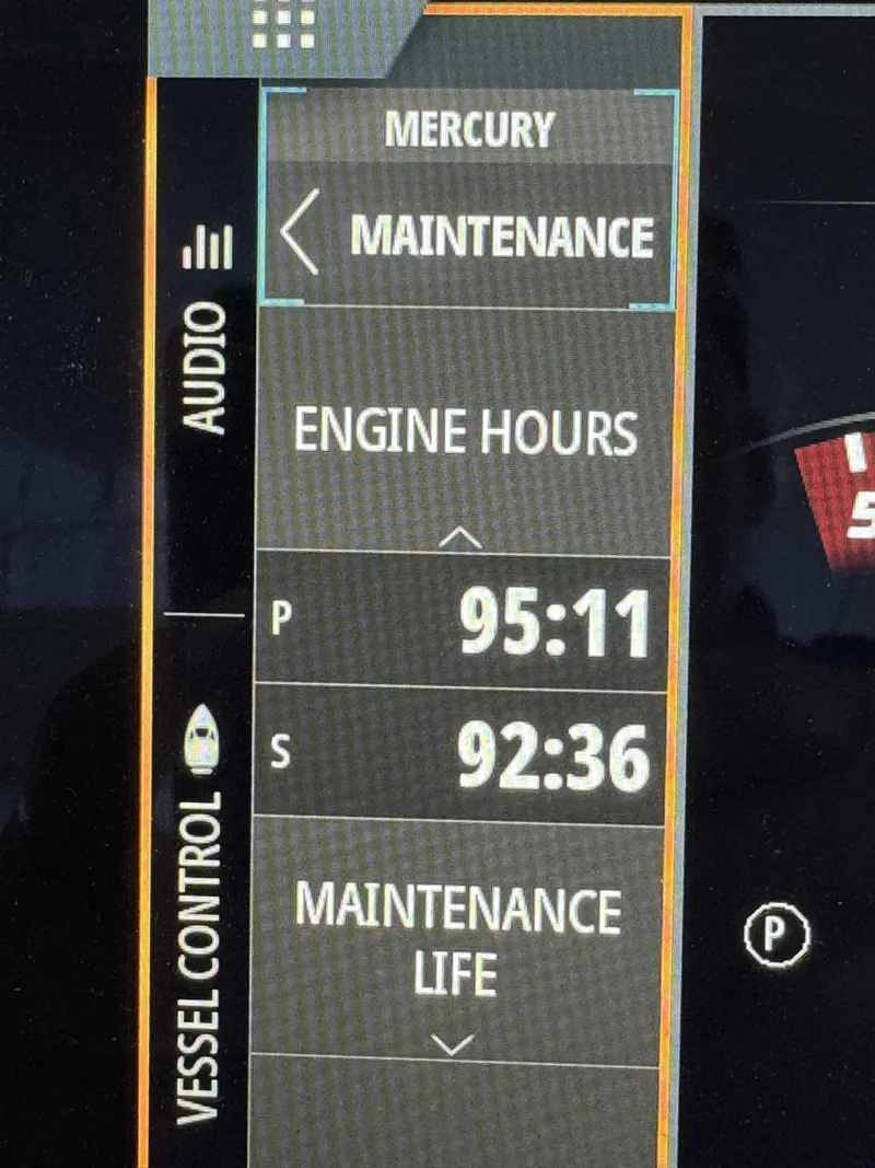 Slide: The Image of Sea Ray 350 SLX 2020 - 14