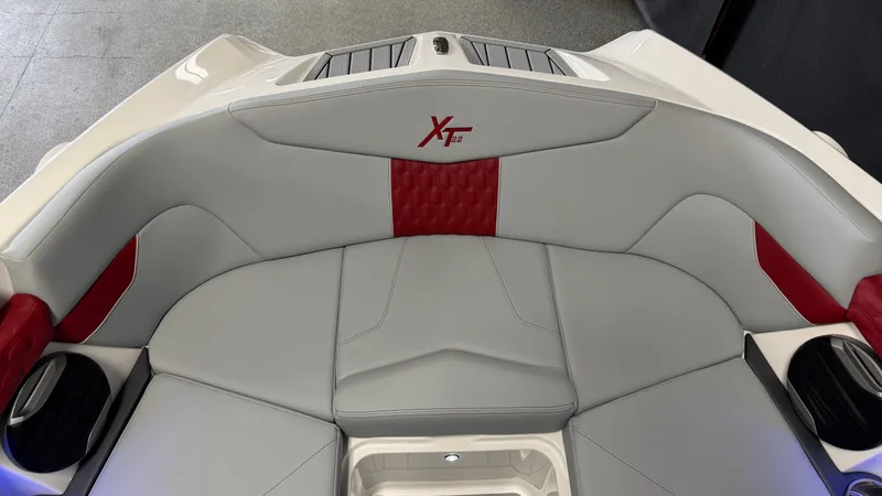 Slide: The Image of MasterCraft XT22 2026 - 100