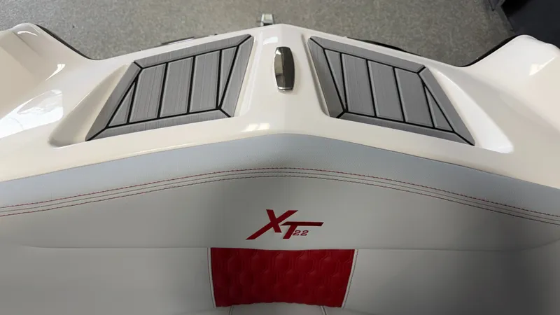 Slide: The Image of MasterCraft XT22 2026 - 103