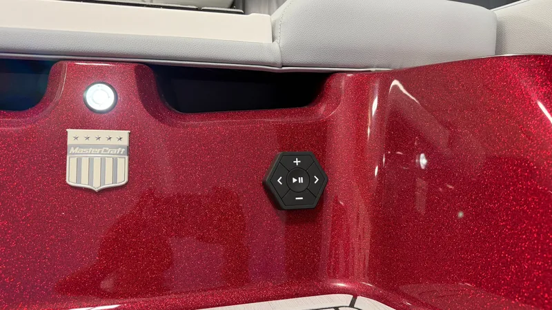 Slide: The Image of MasterCraft XT22 2026 - 13
