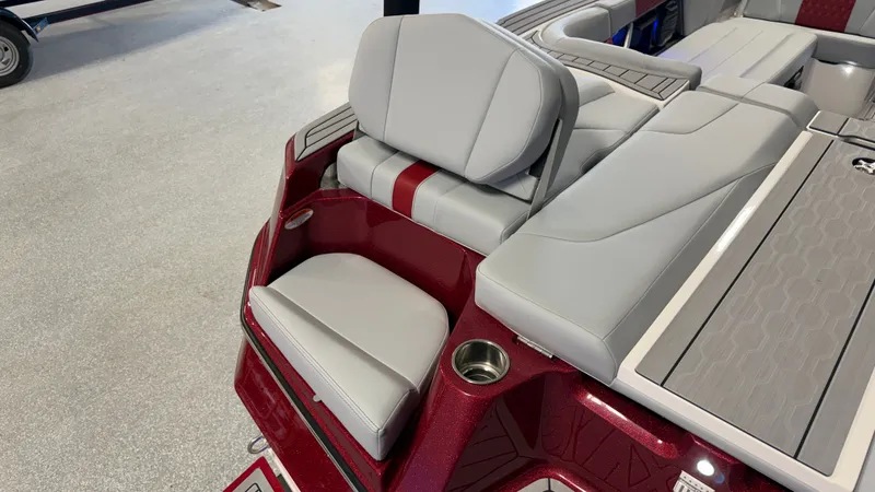 Slide: The Image of MasterCraft XT22 2026 - 16