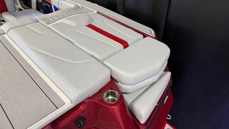 Slide: The Image of MasterCraft XT22 2026 - 19
