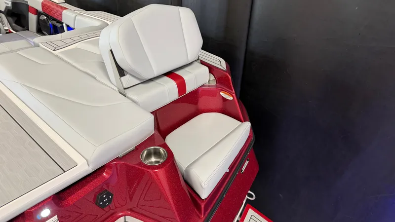 Slide: The Image of MasterCraft XT22 2026 - 21