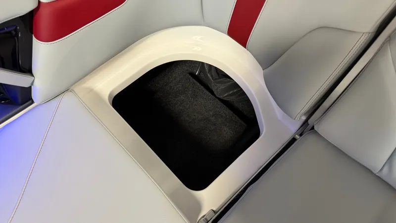 Slide: The Image of MasterCraft XT22 2026 - 39