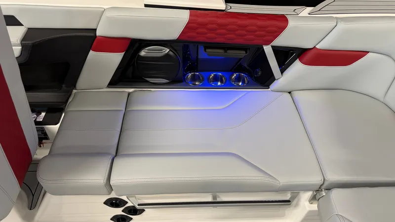 Slide: The Image of MasterCraft XT22 2026 - 40