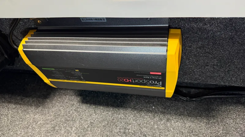 Slide: The Image of MasterCraft XT22 2026 - 54
