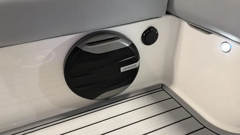 Slide: The Image of MasterCraft XT22 2026 - 60