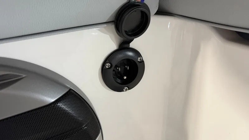 Slide: The Image of MasterCraft XT22 2026 - 61