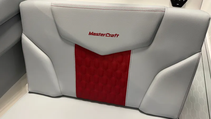 Slide: The Image of MasterCraft XT22 2026 - 63