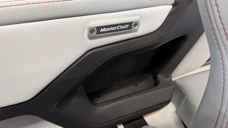 Slide: The Image of MasterCraft XT22 2026 - 77
