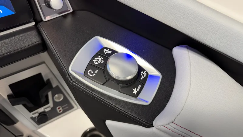 Slide: The Image of MasterCraft XT22 2026 - 79